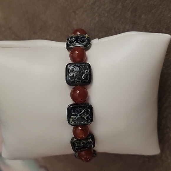 HANDMADE Carnelian Onyx Czech Glass Beaded Toggle Gothic Bracelet - Picture 2 of 7
